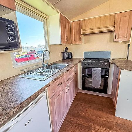 Superb Caravan At Seawick Holiday Park, Sleeps 8 Ref 27202Sw Clacton-on-Sea Esterno foto